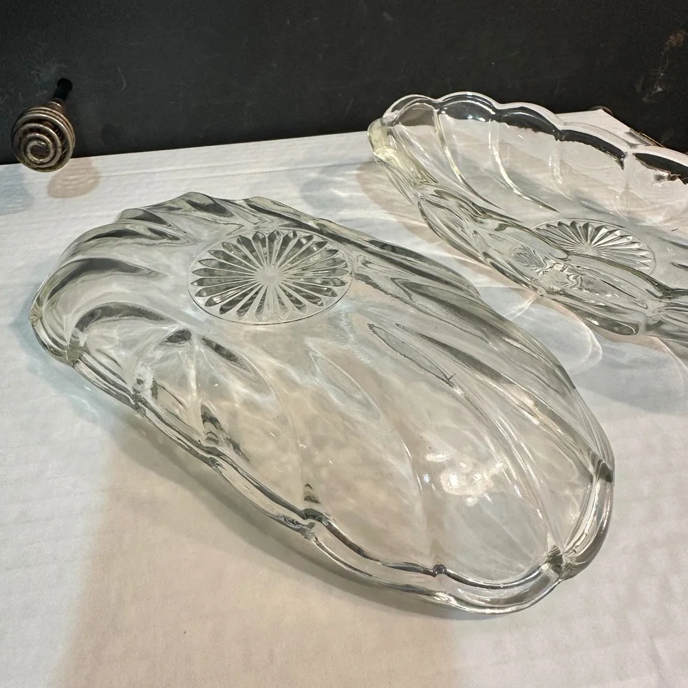 2 Clear Glass Scalloped Edge Oval Banana‎ Split Serving Dishes Sunburst Detail